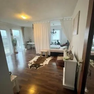Apartament Complete Peacefully Situated Near The Airport
